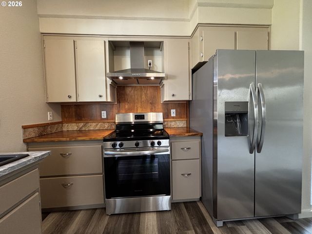 47426 School St, Oakridge, OR 97463