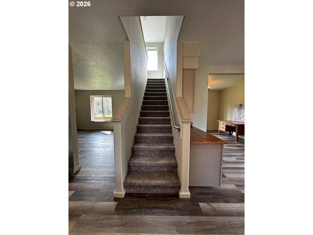 47426 School St, Oakridge, OR 97463