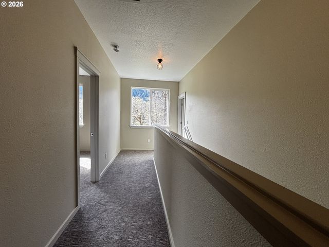 47426 School St, Oakridge, OR 97463