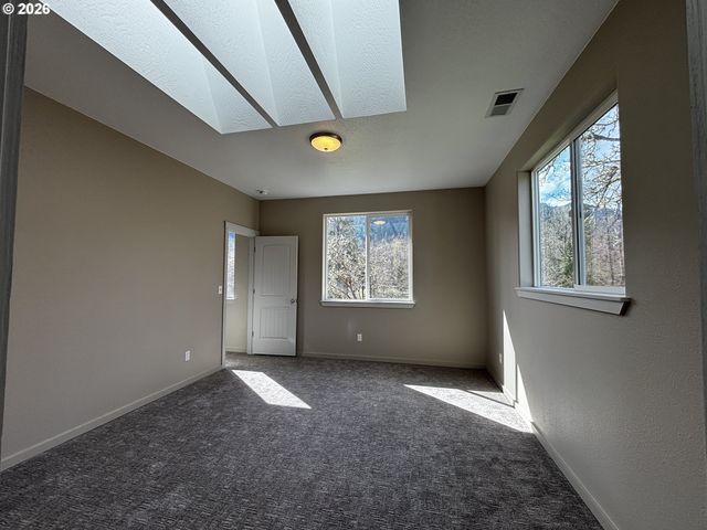 47426 School St, Oakridge, OR 97463