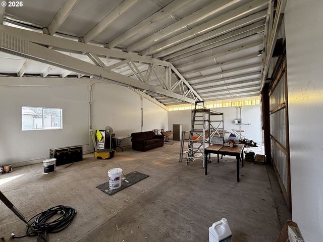 47426 School St, Oakridge, OR 97463