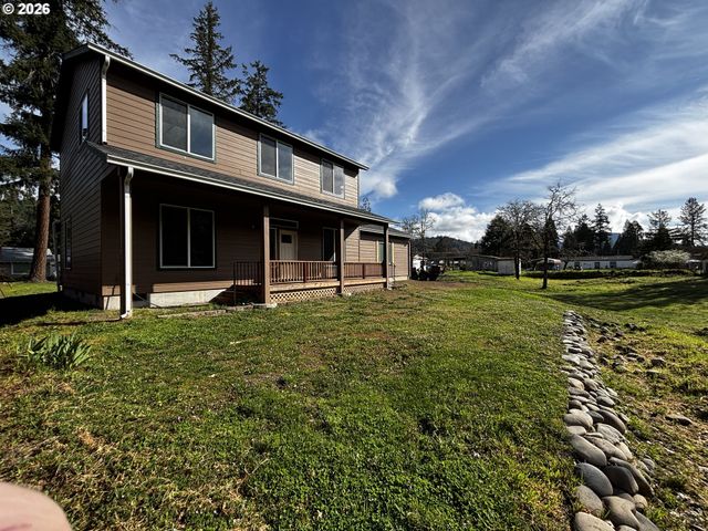 47426 School St, Oakridge, OR 97463