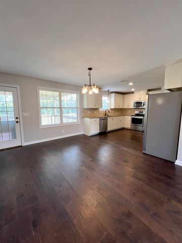 409 Wingfield Dr, Clarksville, TN 37043