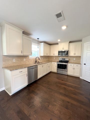 409 Wingfield Dr, Clarksville, TN 37043