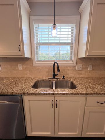 409 Wingfield Dr, Clarksville, TN 37043