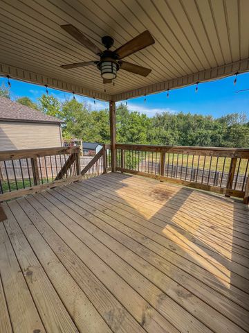 409 Wingfield Dr, Clarksville, TN 37043