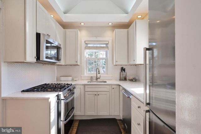 127 E WALNUT ST, Alexandria, VA 22301