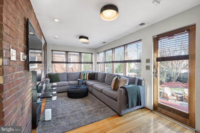 127 E WALNUT ST, Alexandria, VA 22301