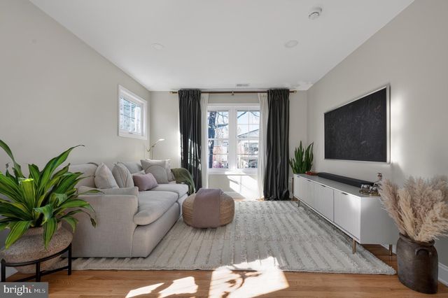 127 E WALNUT ST, Alexandria, VA 22301