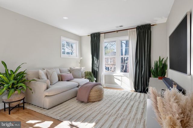 127 E WALNUT ST, Alexandria, VA 22301