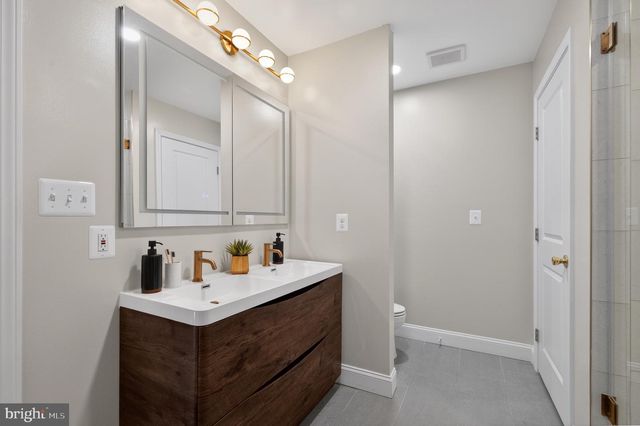 127 E WALNUT ST, Alexandria, VA 22301