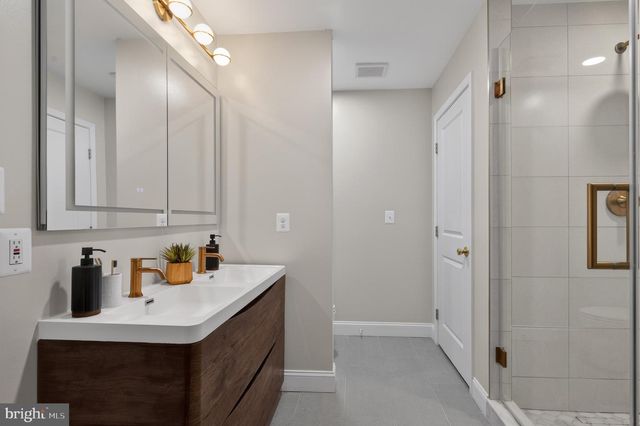 127 E WALNUT ST, Alexandria, VA 22301