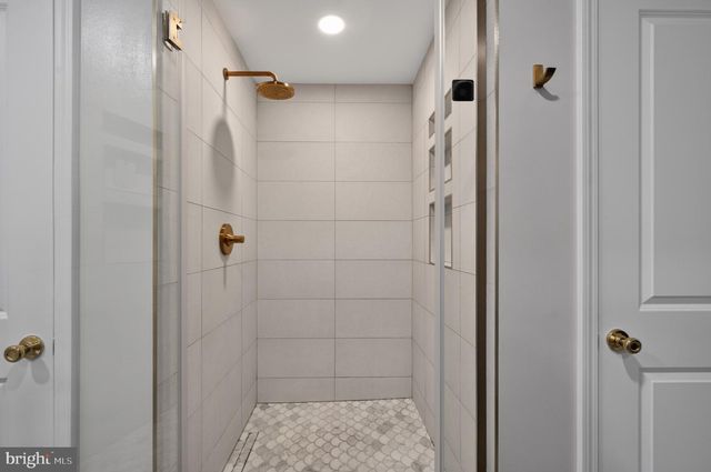 127 E WALNUT ST, Alexandria, VA 22301