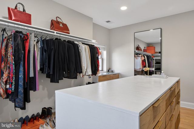 127 E WALNUT ST, Alexandria, VA 22301