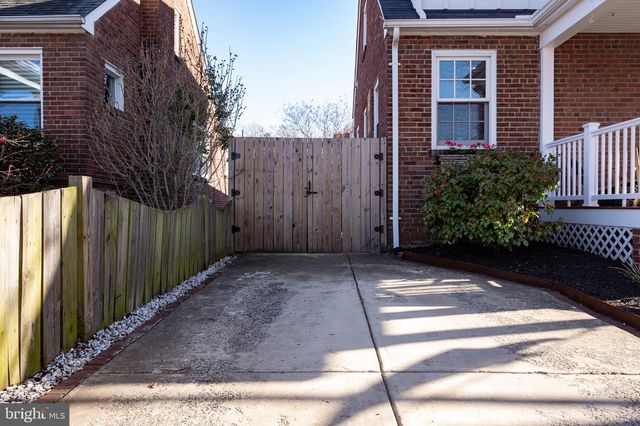 127 E WALNUT ST, Alexandria, VA 22301