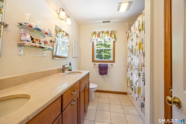 11 Coachlight Circle, Prospect, CT 06712