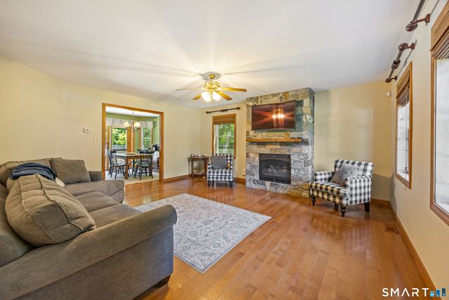 11 Coachlight Circle, Prospect, CT 06712