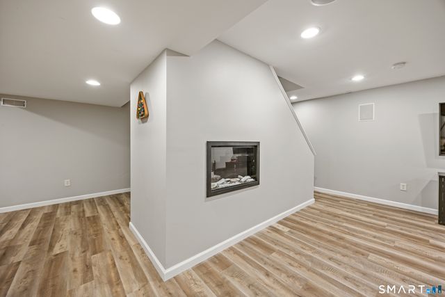 11 Coachlight Circle, Prospect, CT 06712
