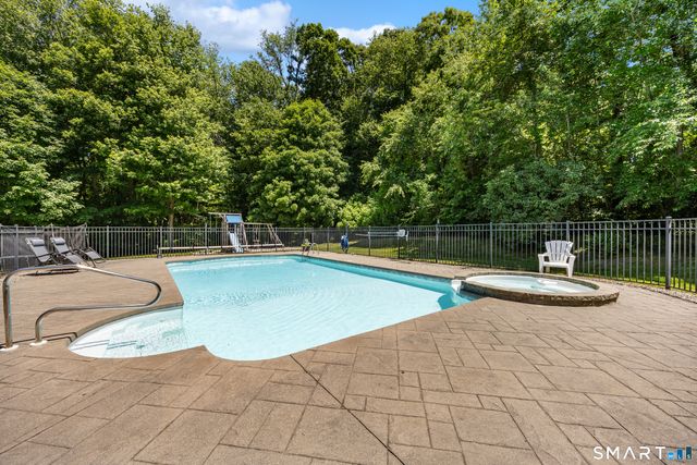 11 Coachlight Circle, Prospect, CT 06712