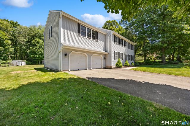 11 Coachlight Circle, Prospect, CT 06712