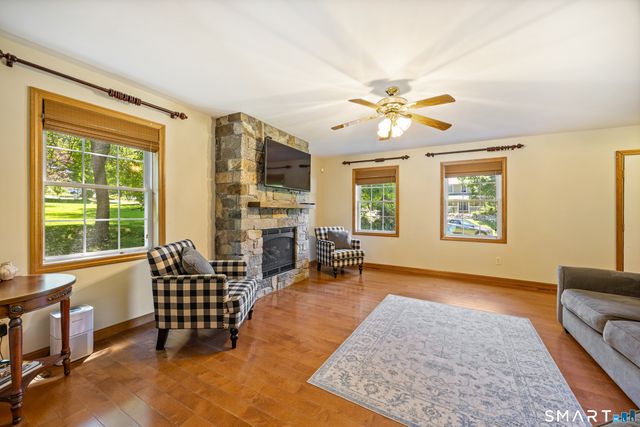 11 Coachlight Circle, Prospect, CT 06712