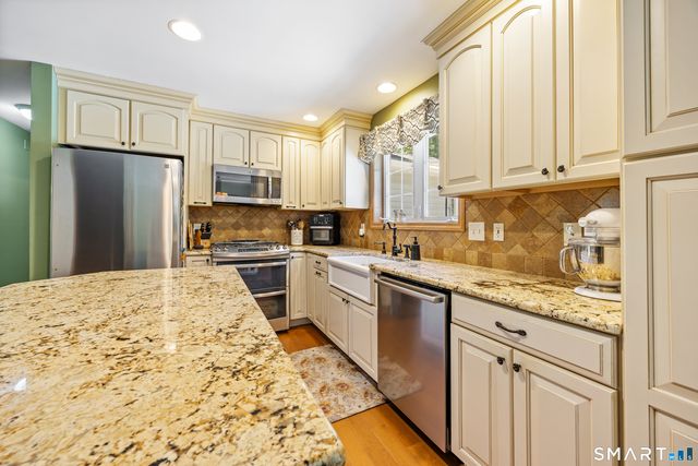 11 Coachlight Circle, Prospect, CT 06712