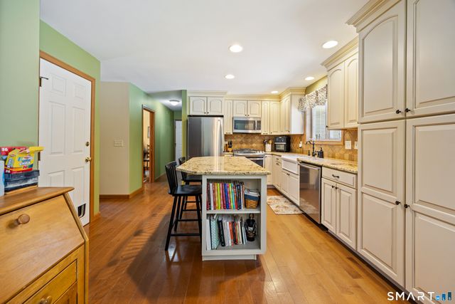 11 Coachlight Circle, Prospect, CT 06712