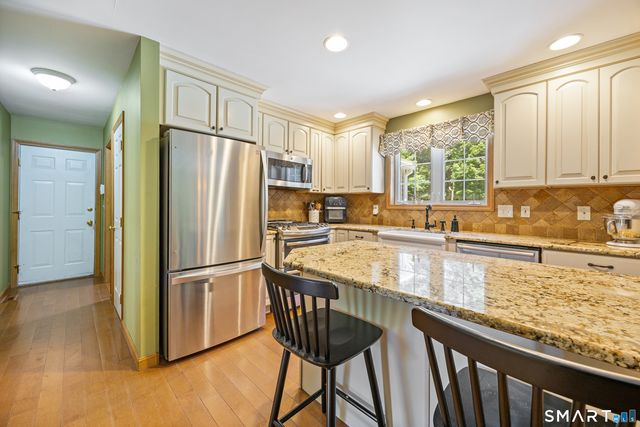 11 Coachlight Circle, Prospect, CT 06712