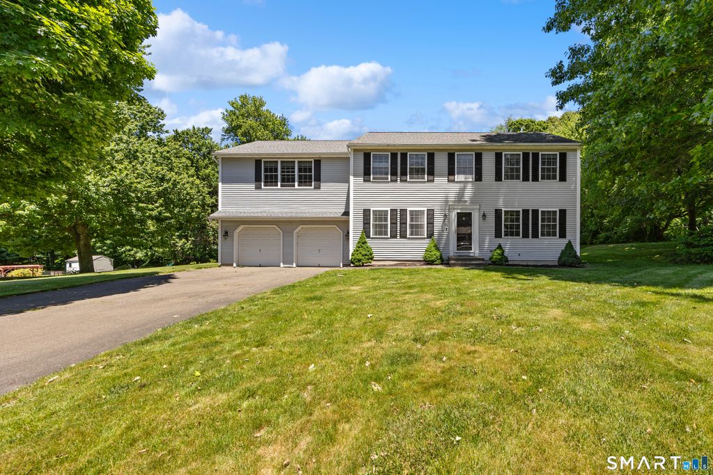 11 Coachlight Circle, Prospect, CT 06712
