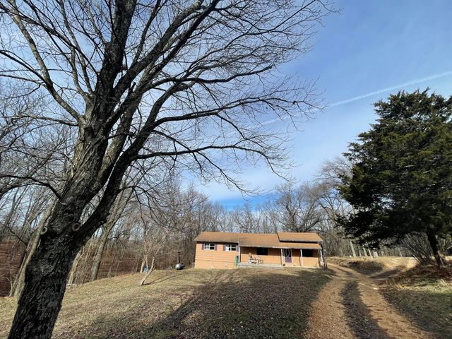 1356 Farm Road 2272, Washburn, MO 65772