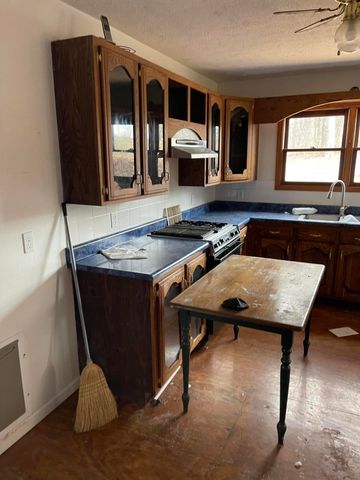 1356 Farm Road 2272, Washburn, MO 65772