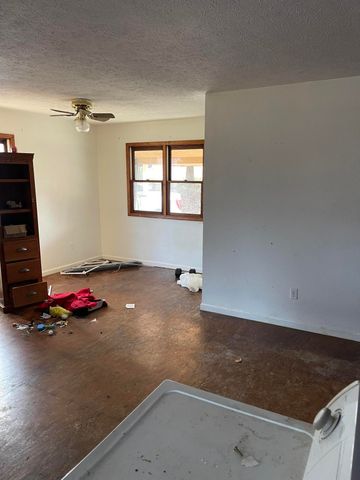 1356 Farm Road 2272, Washburn, MO 65772
