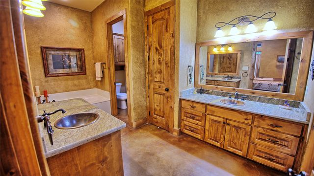 4509 Lazy E Road, St Jo, TX 76265