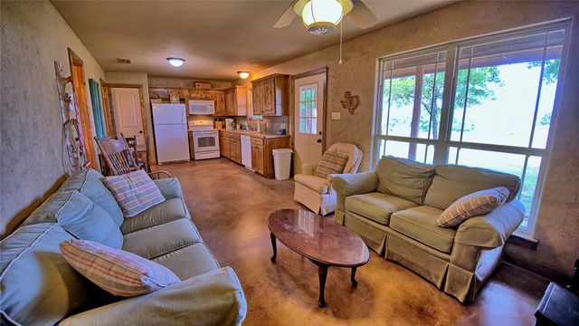 4509 Lazy E Road, St Jo, TX 76265