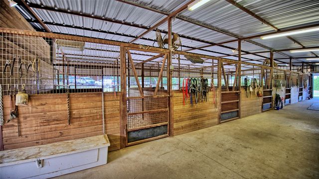 4509 Lazy E Road, St Jo, TX 76265