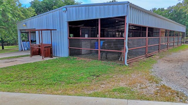 4509 Lazy E Road, St Jo, TX 76265