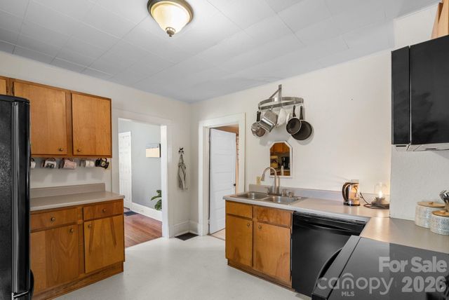 60 Annandale Avenue, Asheville, NC 28801