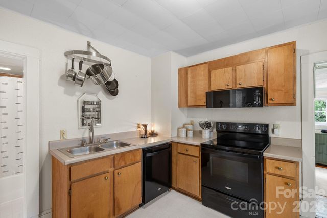 60 Annandale Avenue, Asheville, NC 28801
