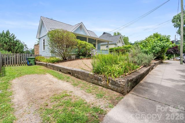 60 Annandale Avenue, Asheville, NC 28801