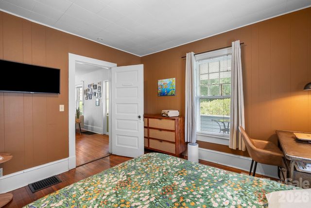 60 Annandale Avenue, Asheville, NC 28801