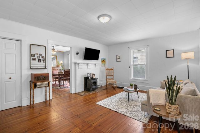 60 Annandale Avenue, Asheville, NC 28801