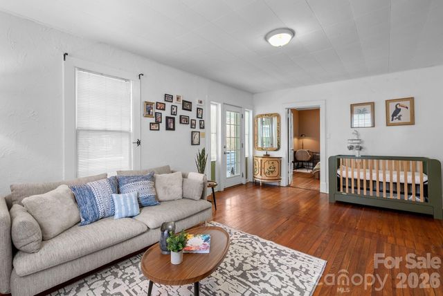 60 Annandale Avenue, Asheville, NC 28801