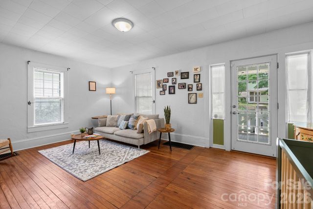 60 Annandale Avenue, Asheville, NC 28801