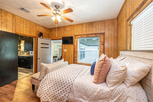 104 N Bright ST, Gonzales, TX 78629