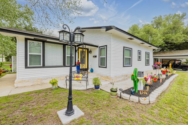 104 N Bright ST, Gonzales, TX 78629