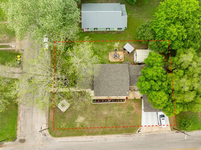 104 N Bright ST, Gonzales, TX 78629