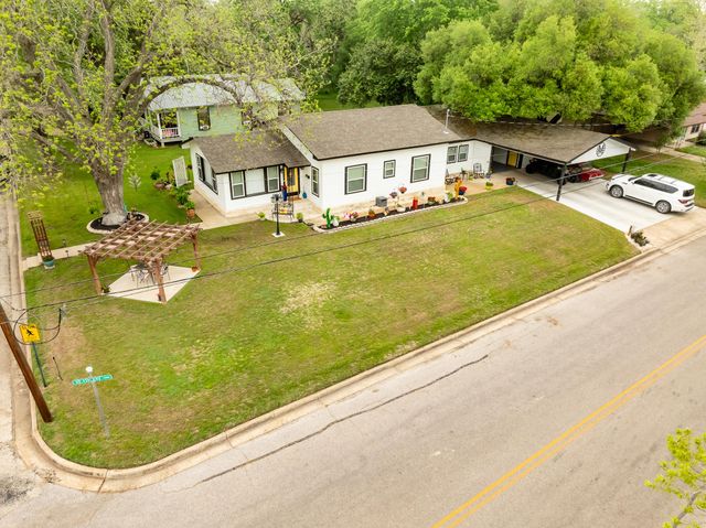 104 N Bright ST, Gonzales, TX 78629