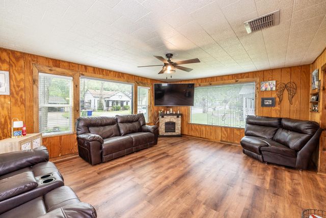 104 N Bright ST, Gonzales, TX 78629