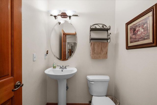 196 Pooh Lane, Grants Pass, OR 97526