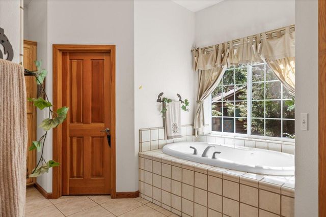 196 Pooh Lane, Grants Pass, OR 97526